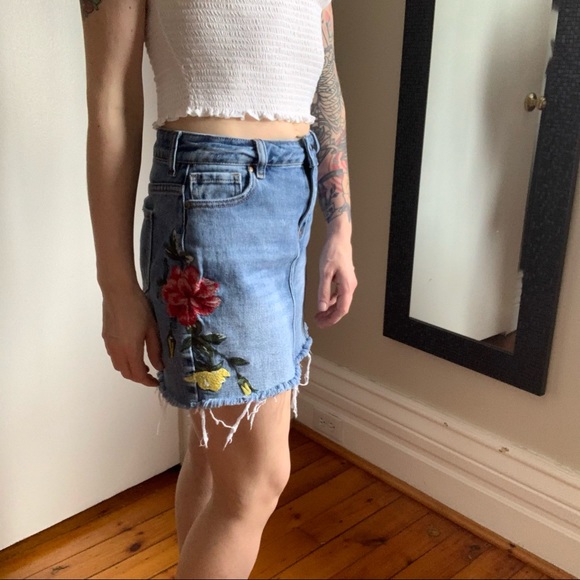 Gorgeous Embroidered Denim High Waisted Fray Skirt - Picture 11 of 14